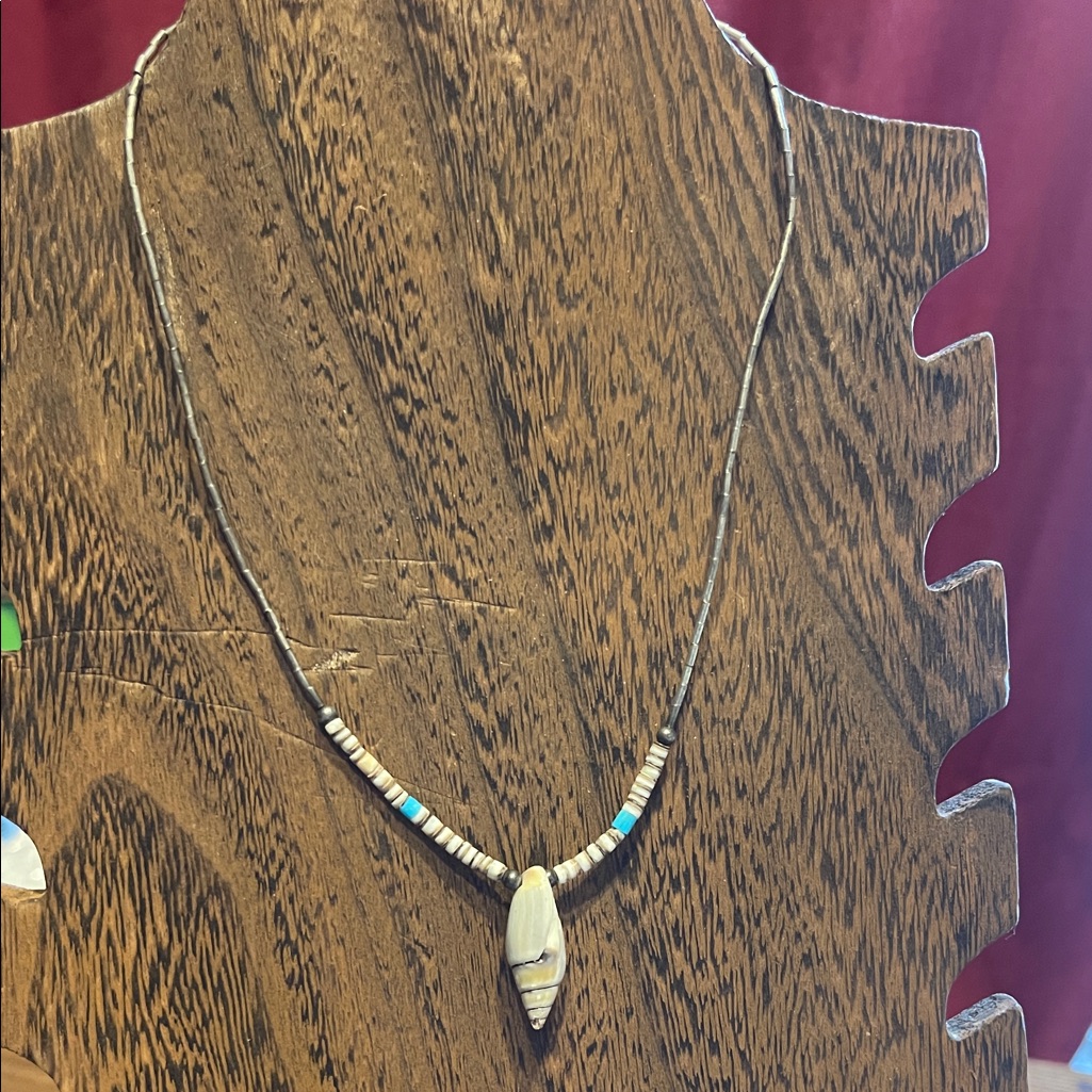Silver Beaded Necklace With Shell Pendant Barrel Clasp 16
